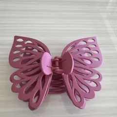 即日発送◎ピンク 蝶の形 ヘアクリップ 大きめ