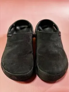 crocs 黒 スエード クロッグサンダル