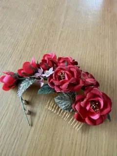 赤い花の髪飾り 透明ケース付き