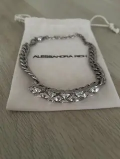 ALESSANDRA RICH 秋冬SS24クリスタル付き チェーンチョーカー