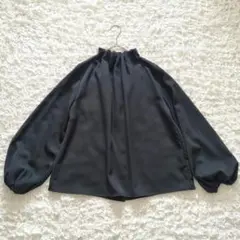 エヌナチュラルビューティーベーシック ペーパーバックパフブラウス　ギャザー　黒