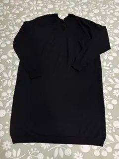 ユニクロ黒のVネック長袖ニット