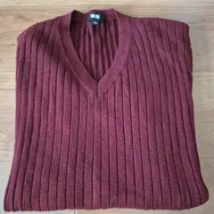 vネックニット