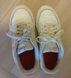 Puma ホワイト/レッド スニーカー　25.5センチ