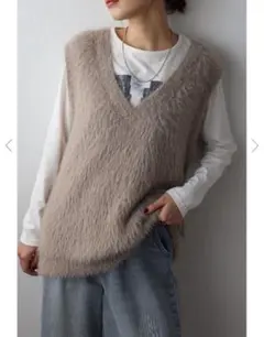 BONJOUR SAGAN Vネックフェザーベスト