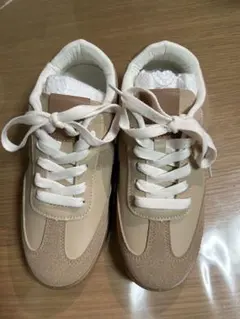ベージュ ローテク異素材レースアップスニーカー39 レディース　Vivian