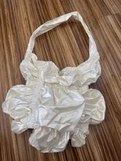 アイボリー フリル付きトートバッグ