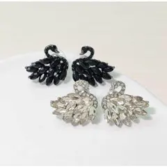 ピアス黒鳥キラキラ小さめ大人可愛いレディースアクセサリー人気韓国ビジューブラック