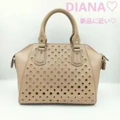 美品♡DIANA ダイアナ 透かし彫り ハンドバッグ 高見え　上品　お呼ばれのサムネイル