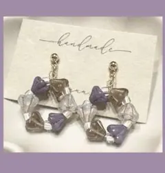 ハンドメイドピアス(イヤリング) フラワーリースの揺れるピアス ラベンダー 紫