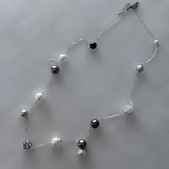 スワロフスキークリスタルとパールビーズのロングネックレス