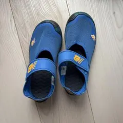 New Balance メッシュサンダル 青