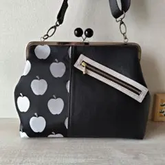 がま口バッグ　シルバーリンゴと黒レザーのコンビ　切り替え　ハンドメイド