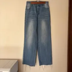 ライトブルーワイドレッグデニム　ハート柄