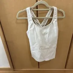 SUKA LA トップス　　Mサイズ