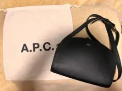 A.P.C. ハーフムーン ショルダーバッグ
