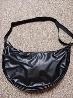 極美品 UNIQLO:C ユニクロ レザータッチ ラウンドショルダーバッグ黒♡