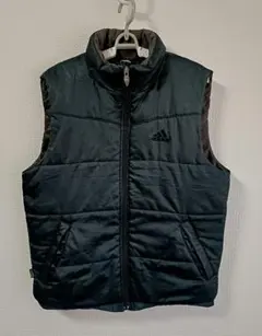 【adidas】 ダウンベスト М黒ブラック（ダークグリーン）