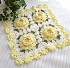 かぎ針編みマルチカバー　モチーフ編み　立体花　グラニースクエア