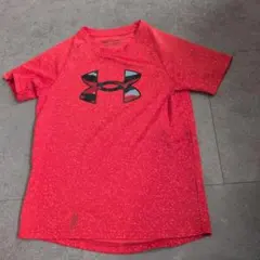 Under Armour レッド Tシャツ YSM