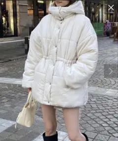 【美品】NICECLAUPウェストマークミドルフェイクダウン(ライトベージュ)