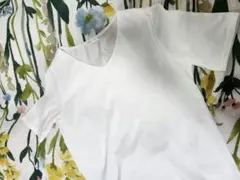 半袖 Vネック Tシャツ ホワイト 前身頃2枚 Mサイズのサムネイル
