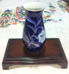 a*l様 深川製磁 濃紺 花柄 陶器製花瓶 金彩装飾