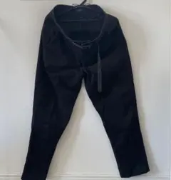 サタデーズ　ブラックパンツ　テーパードパンツ