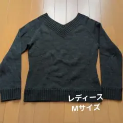 vネック グレー