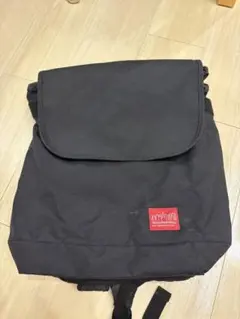 Manhattanportage黒いナイロンリュック・フラップ式