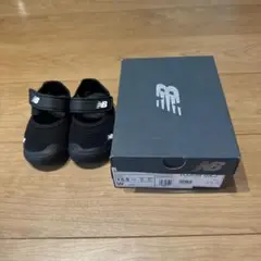 ニューバランス 黒色キッズサンダル　ブラック　IO208BK2 13.5cm