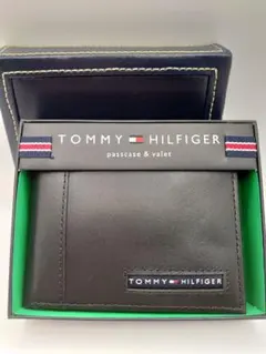 新品　トミーヒルフィガー二つ折り財布　パスケース付き