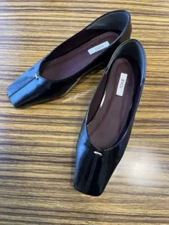 EVOL Vカットスクエアパンプス