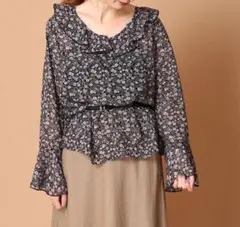 ラッフル花柄ブラウス