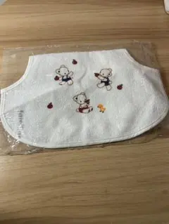 familiar クマ刺繍 ホワイト　スタイ　よだれかけ