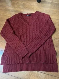 バーガンディ vネック