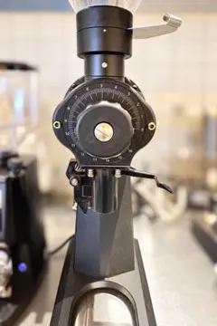 Mahlkonig EK43/43S 粉受けカップ ＋ノブ (シルバー ) - メルカリ