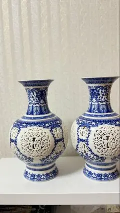 青と白の花柄陶器花瓶のサムネイル