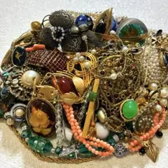 （71）アクセサリー　イミテーション　ネックレス　ピアス　指輪　ブローチ