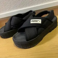 プーマ 黒 厚底サンダル