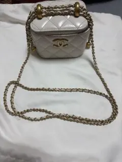即決セール（20000引き）実施中 CHANEL ホワイト ショルダーバッグのサムネイル