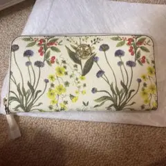 花柄レザー風　長財布　トリバーチ