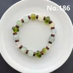 ハンドメイド緑ガラスビーズブレスレット　186
