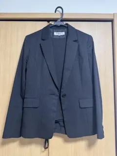 ナチュラルビューティーベーシック　スーツ　ストライプ　黒