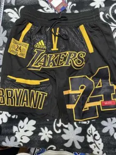 Los Angeles Lakers 24番 バスケットボールパンツのサムネイル