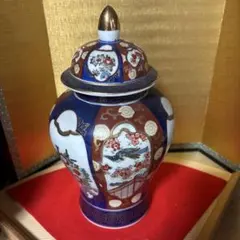 青と赤の陶器製壺