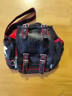 未使用新品】Desigual レアカラー黒x赤 マルチポジション ミドルバッグ 