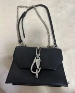 け*ぴ様 Charles & Keith ブラックショルダーバッグ