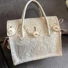 カービングトライブス マエストラs エクリュ　グレージュ ハンドバッグ