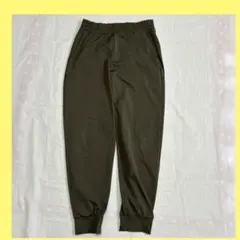 オリーブグリーン カジュアルパンツ　ユニクロ